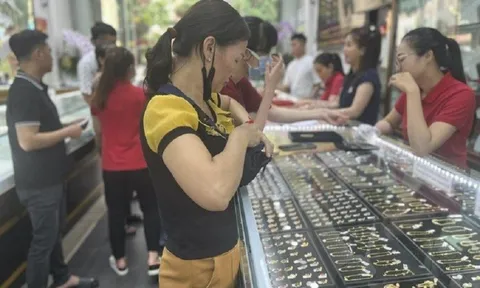 Thị trường vàng biến động, chuyên gia khuyến cáo không nên đầu tư "tất tay"