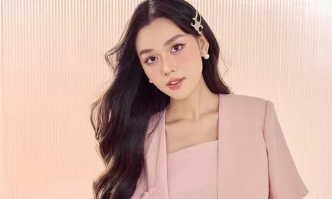 Nhóc tỳ có mẹ là Á hậu nhan sắc “vạn người mê” nhưng luôn được giữ kín dung mạo, vì sao?