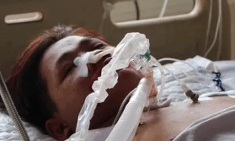 Mẹ nghèo vay nợ cứu tính mạng con trai bị nhiễm khuẩn liên cầu lợn