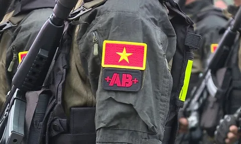 Ý nghĩa miếng dán ký hiệu về nhóm máu trên cánh tay cảnh sát đặc nhiệm