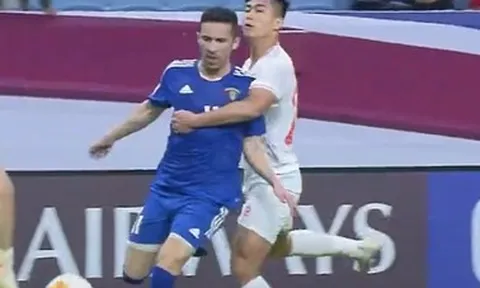 Thẻ đỏ đáng tiếc của Ngọc Thắng ở trận đấu với U23 Kuwait