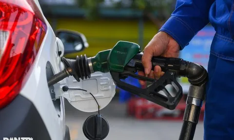 Điều gì đẩy giá xăng tăng vượt 25.000 đồng/lít?