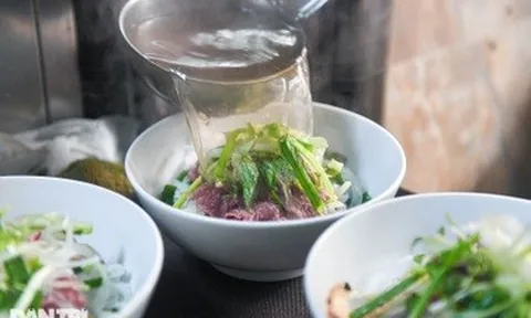 Quán phở hơn 30 năm bán phần lõi bò đắt đỏ, khách đến muộn là hết phần