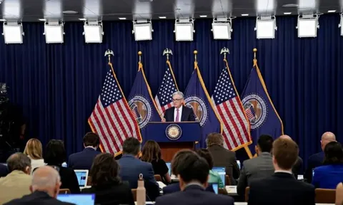 IMF kêu gọi các ngân hàng trung ương châu Á giảm sự phụ thuộc vào Fed