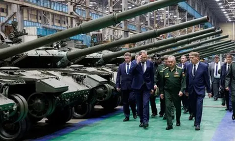 Nga tăng cường sản xuất xe tăng và pháo phun lửa hạng nặng