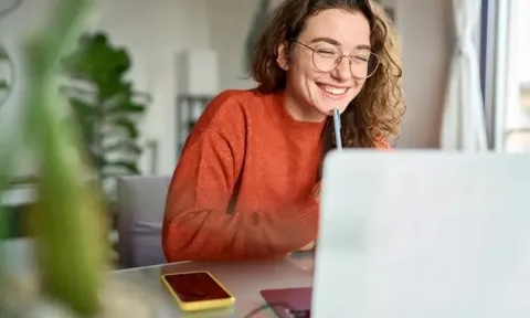 Chỉ cần ngồi nhà với chiếc máy tính, 3 công việc cực “khát nhân lực” có thể trả mức lương 6 triệu/giờ: Muốn thử sức cũng cần biết những thông tin quan trọng này