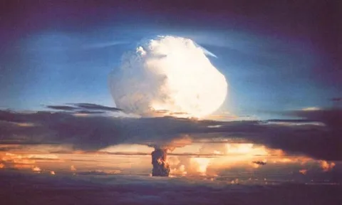 Vụ thử bom hạt nhân làm bốc hơi cả một hòn đảo diễn ra như thế nào?