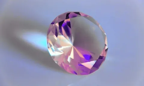 Giới khoa học Trung Quốc lần đầu chế tạo kim cương từ hoa mẫu đơn đỏ