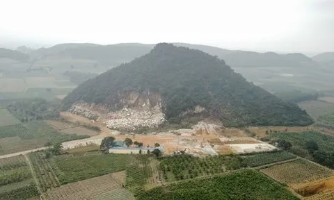 Dừng khai thác đá vì phát hiện hang động gần nơi phát tích triều Nguyễn