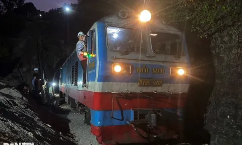 Chính thức thông tuyến đường sắt Bắc - Nam qua hầm Bãi Gió