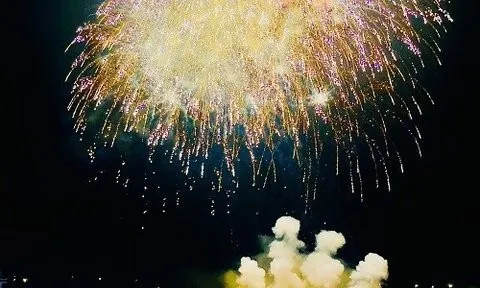 Mãn nhãn màn pháo hoa rực rỡ khai trương du lịch biển Hà Tĩnh