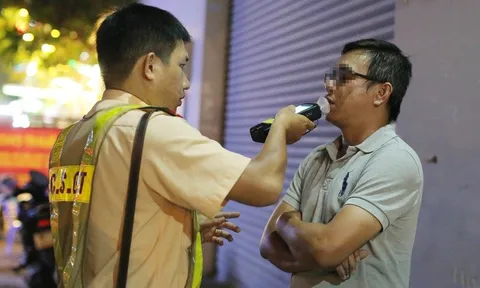 Người đàn ông ở TPHCM bị tước bằng lái xe 7 tháng sau khi uống 4 lon bia