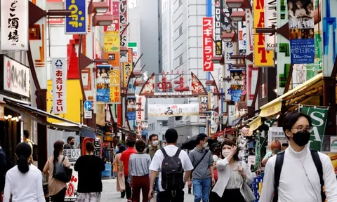 Vừa "đánh rơi" vị trí nền kinh tế số 3 thế giới vào tay Đức, Nhật Bản lại đứng trước nguy cơ mất luôn vị trí thứ 4 vì "ngôi sao đang lên" của châu Á