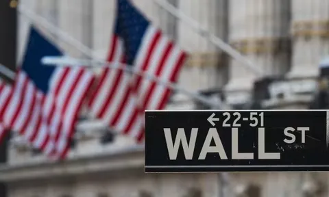 FED phát tín hiệu trì hoãn cắt giảm lãi suất, thị trường chứng khoán bị ảnh hưởng ra sao?