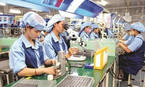 Người lao động đi làm dịp lễ 30/4 - 1/5 có thể nhận lương tiền triệu