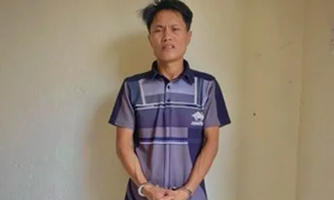 Vác dao bầu đòi gặp chủ tịch huyện để bác bỏ tin đồn vợ ngoại tình