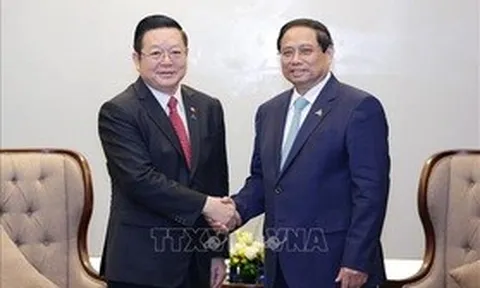 Thủ tướng trao đổi với Tổng thư ký ASEAN về Myanmar và Biển Đông