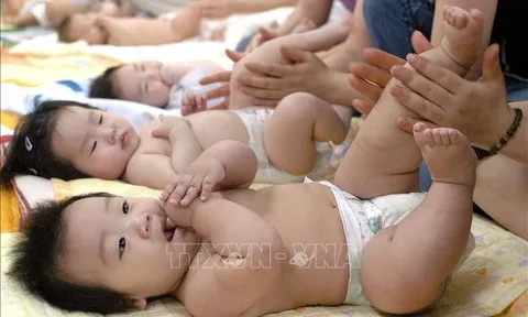 Hàn Quốc xem xét tặng 1,9 tỷ đồng tiền mặt cho mỗi trẻ mới sinh