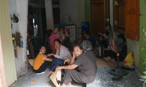 Lật thuyền trên biển khiến 8 người gặp nạn, 4 ngư dân vẫn mất tích