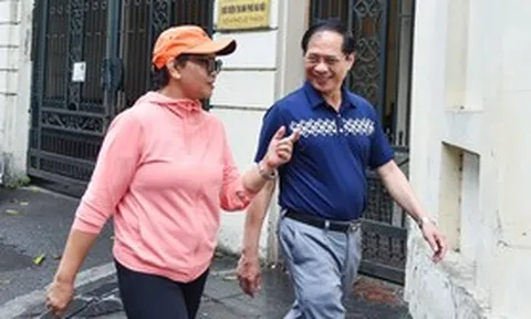 Bộ trưởng Ngoại giao Việt Nam và Indonesia đi dạo, ăn phở ở Hà Nội