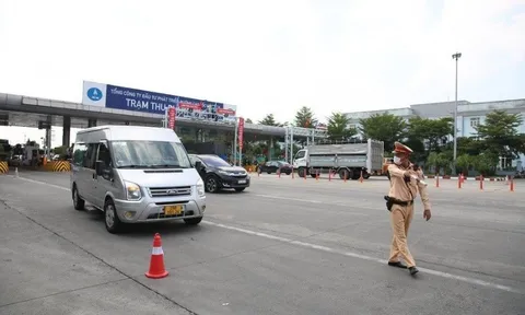 4 trường hợp cảnh sát giao thông được dừng xe trên cao tốc