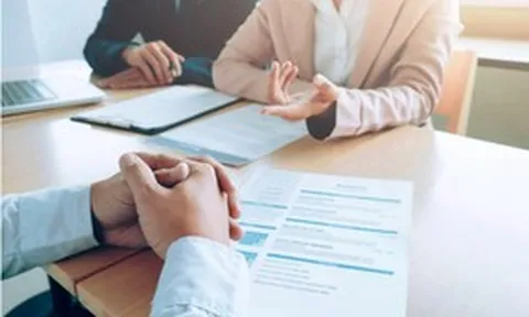 Chủ nhân phát ngôn "sau 30 tuổi phải nộp đơn xin việc là thất bại" nhận sai