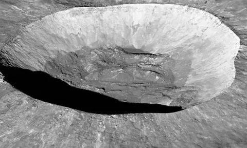 Mặt Trăng tách đôi, sinh ra "mặt trăng thứ 3" cho Trái Đất?