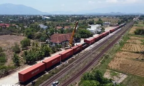 Vụ sạt lở hầm đường sắt Bãi Gió khiến 11.700 hành khách trả vé tàu