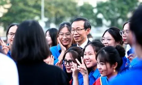 Lá thư 500 chữ tự trách mình của thầy giáo trong ngày cuối làm hiệu trưởng