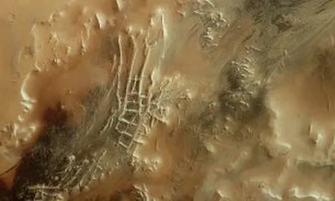 Phát hiện sốc từ Sao Hỏa: "Nhện" khổng lồ cạnh Thành phố Inca