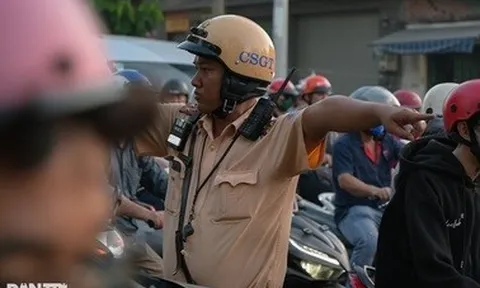 Người dân ở TPHCM nhích từng chút để di chuyển trước kỳ nghỉ lễ 30/4-1/5