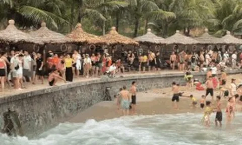 Sự thật Cát Bà vắng bất thường ngày lễ, khách sợ tắc phà nên "quay xe"