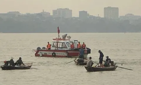 Nhóm học sinh ở Hà Nội rủ nhau ra tắm sông Hồng, 2 người tử vong