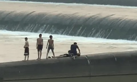 Tắm ở đập nước bara, nam thanh niên đuối nước được cứu sống kỳ diệu