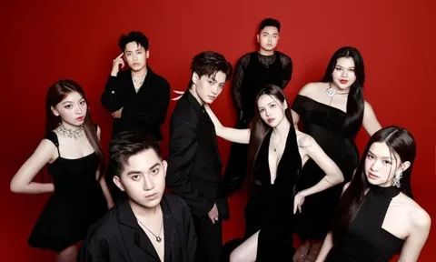 Lucie và Tuấn Dương trình làng đội hình “tắc kè hoa”