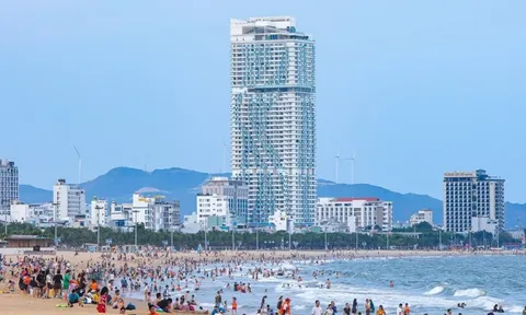 Phố biển Bình Định tăng khách dịp lễ