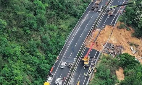 Sập cao tốc ở Trung Quốc, 19 người thiệt mạng