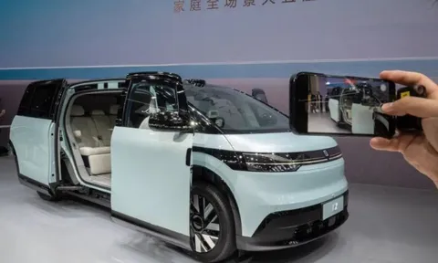 Xe điện Trung Quốc ngày càng cải tiến: Thông minh như robot, đầu tư mạnh tính năng tự hành, pin ngày càng nhỏ và sạc siêu nhanh