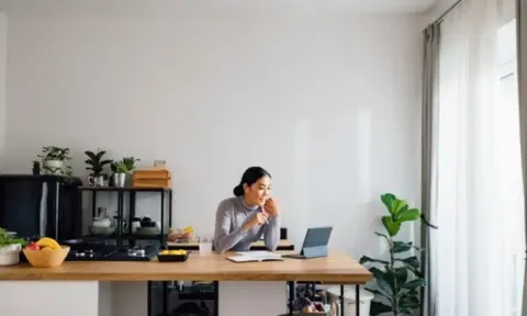 Giữa làn sóng sa thải mới, 10 công việc làm tại nhà này lại đang ‘khát nhân lực’, trả mức lương lên tới 4,4 tỷ đồng/năm