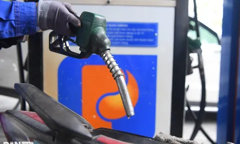 Lý do giá xăng tăng trở lại, tiến sát mốc 25.000 đồng/lít