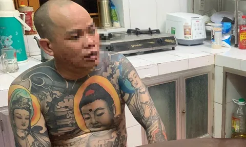 Phê ma túy, gã đàn ông cầm súng ra đường bắn loạn xạ