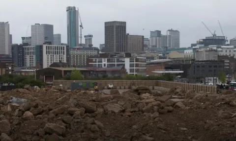 Vì sao nhiều thành phố, thị trấn của Anh phá sản