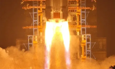 Bộ ảnh quyền lực: Tên lửa đẩy mạnh nhất Trung Quốc vừa phóng sứ mệnh "chưa nước nào dám thử"