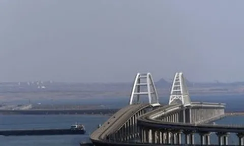 Nga dọa đáp trả tàn khốc nếu Ukraine tấn công cầu Crimea