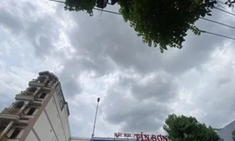 Mây dông đang kéo đến nhiều nơi tại TPHCM, dự kiến mưa lớn