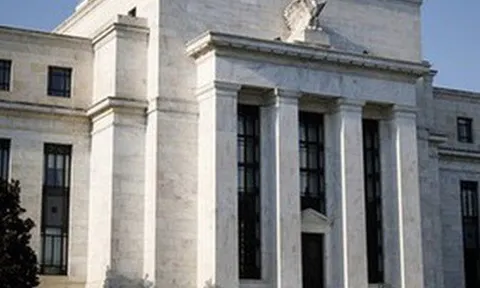 Khi nào FED hạ lãi suất?