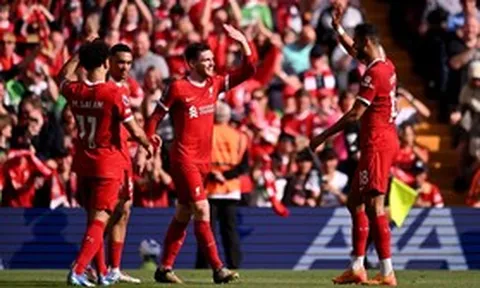 Chelsea vượt lên trên Man Utd, Liverpool vùi dập Tottenham