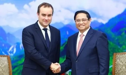 Thủ tướng Phạm Minh Chính tiếp Bộ trưởng Quân đội Pháp