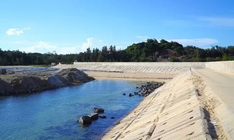 Khu neo đậu tránh trú bão ở huyện đảo Phú Quý giúp ngư dân vươn khơi