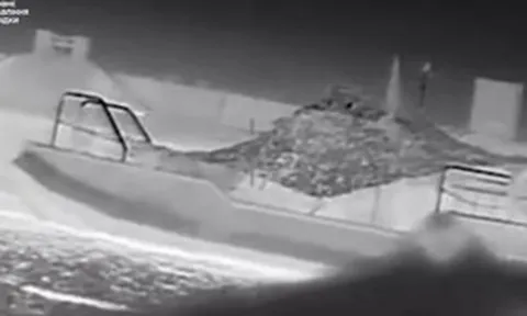 Thiết bị không người lái của Ukraine đâm trúng xuồng cao tốc Nga